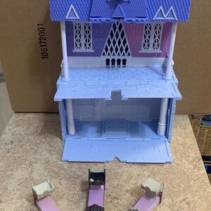 Disney Frozen 2 Pop Adventures Arendelle Castle Playset with some mini figures.